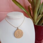 Gravírozott 808nő natúr kerek fanyaklánc