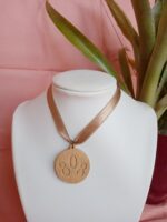 Gravírozott 808nő natúr kerek fanyaklánc - Image 10