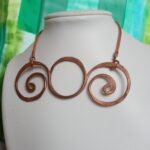 Réz 808nő ékszer rézszínű bőrzsinóron 10.5 cm hosszú medállal