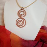 NAGY Réz ÁLLÓ 808nő ékszer vajszínű bőrzsinóron 6.5 cm medállal